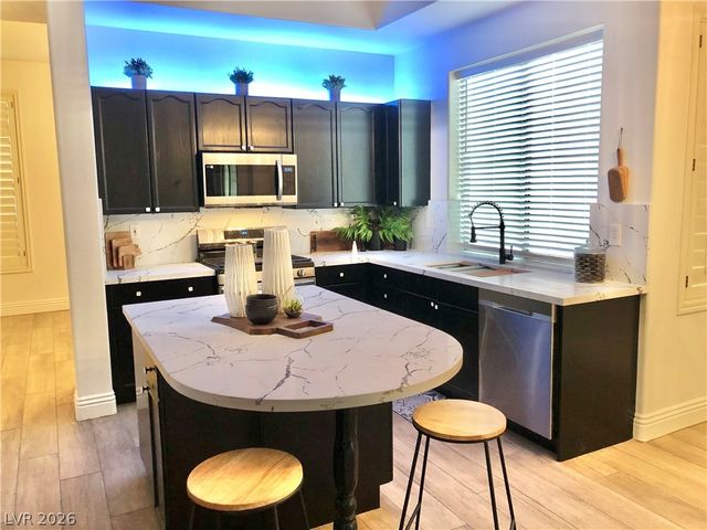 20 CHATEAU WHISTLER Court, Las Vegas, NV 89148