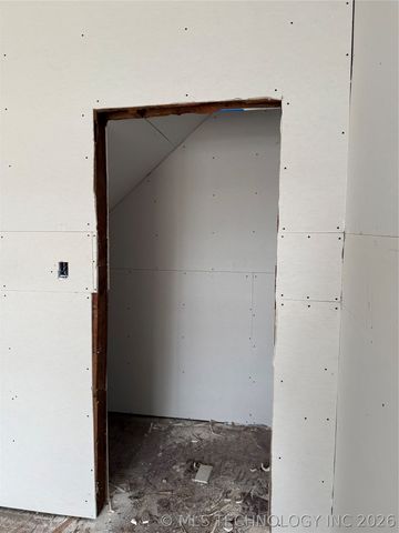 1111 N 5th Avenue, Durant, OK 74701