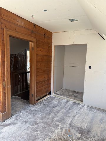 1111 N 5th Avenue, Durant, OK 74701