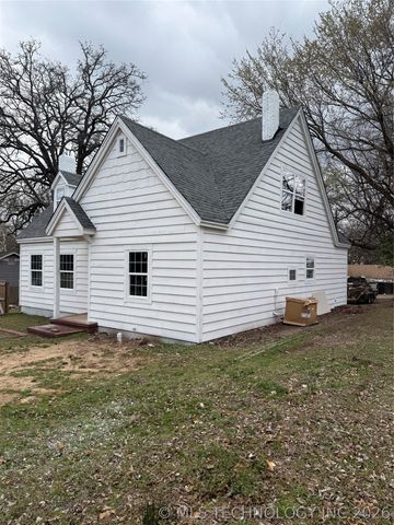 1111 N 5th Avenue, Durant, OK 74701
