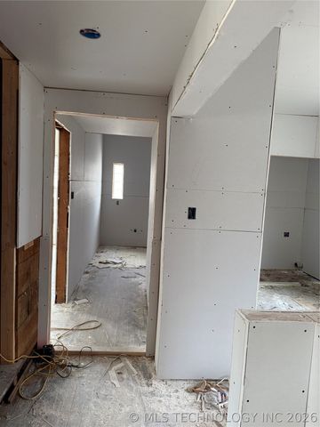 1111 N 5th Avenue, Durant, OK 74701