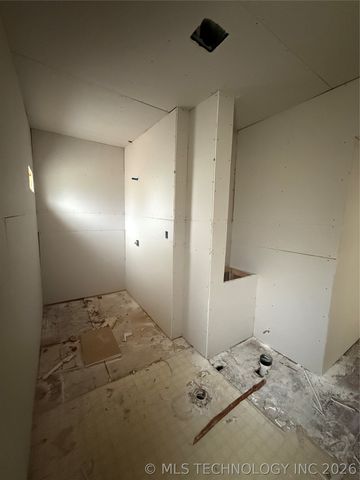 1111 N 5th Avenue, Durant, OK 74701