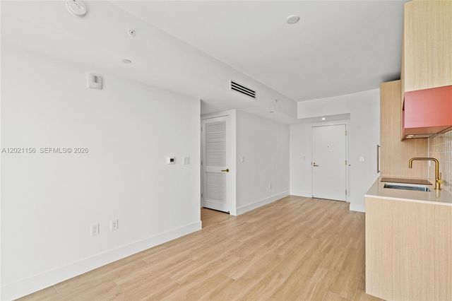 90 NE 32nd St 627, Miami, FL 33137