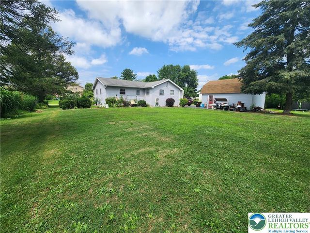 488 Daniels Road, Lower Nazareth Twp, PA 18064