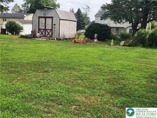 488 Daniels Road, Lower Nazareth Twp, PA 18064