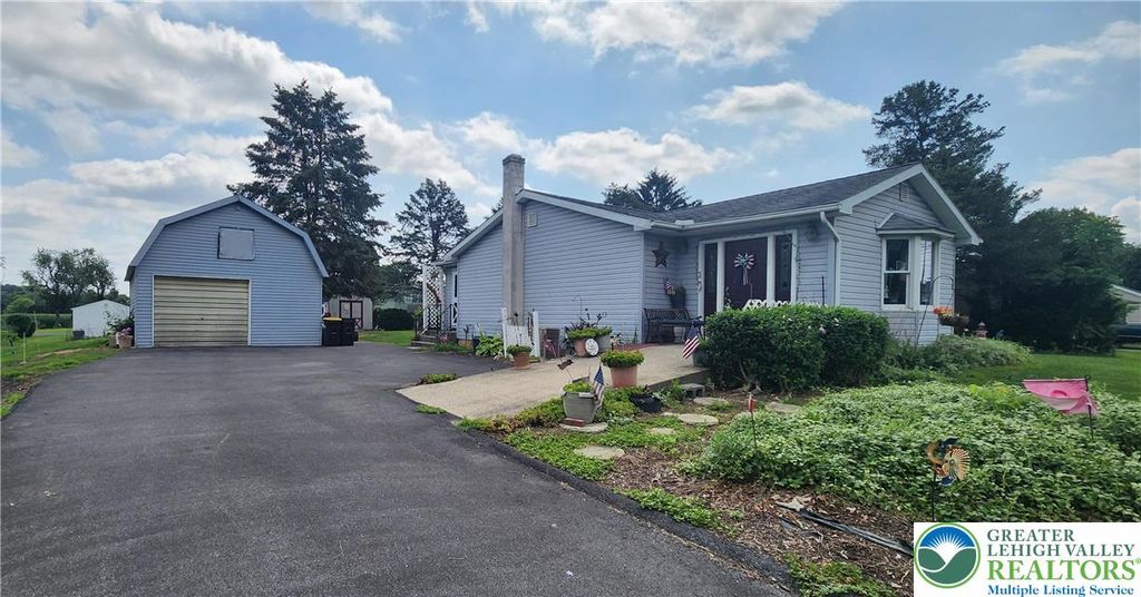 488 Daniels Road, Lower Nazareth Twp, PA 18064