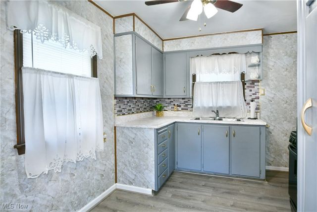 834 Compton Lane, Youngstown, OH 44502