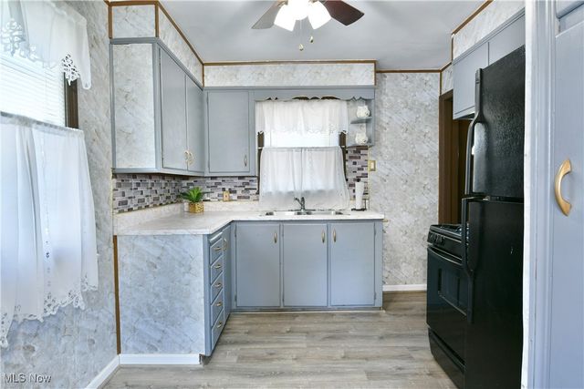 834 Compton Lane, Youngstown, OH 44502