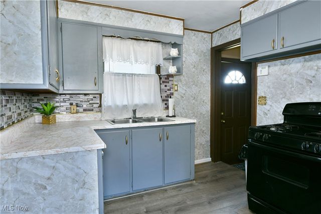 834 Compton Lane, Youngstown, OH 44502