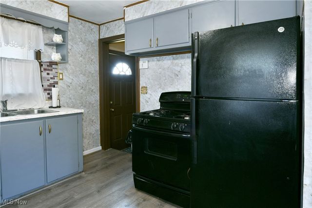 834 Compton Lane, Youngstown, OH 44502