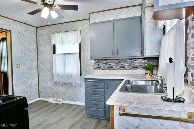 834 Compton Lane, Youngstown, OH 44502