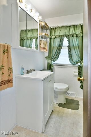 834 Compton Lane, Youngstown, OH 44502