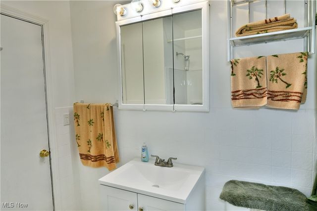 834 Compton Lane, Youngstown, OH 44502