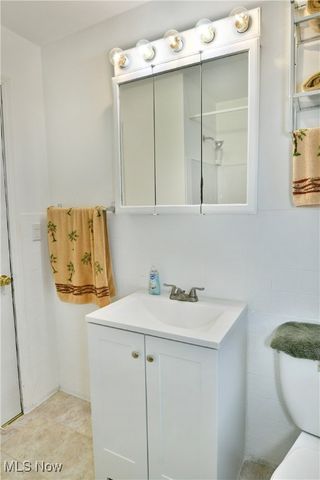 834 Compton Lane, Youngstown, OH 44502