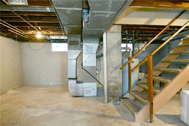 834 Compton Lane, Youngstown, OH 44502