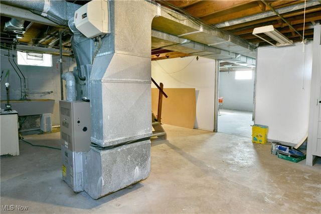 834 Compton Lane, Youngstown, OH 44502