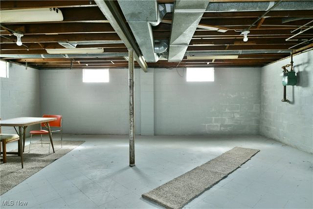 834 Compton Lane, Youngstown, OH 44502