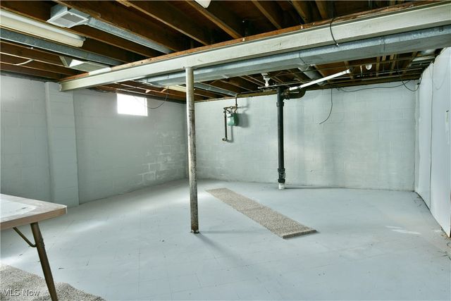 834 Compton Lane, Youngstown, OH 44502