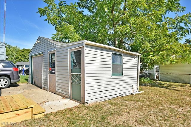 834 Compton Lane, Youngstown, OH 44502