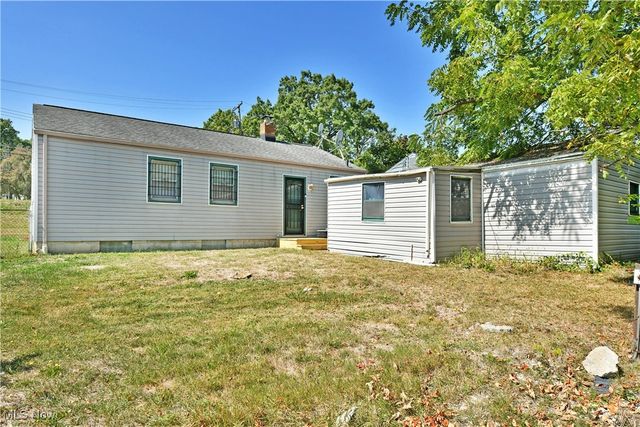 834 Compton Lane, Youngstown, OH 44502