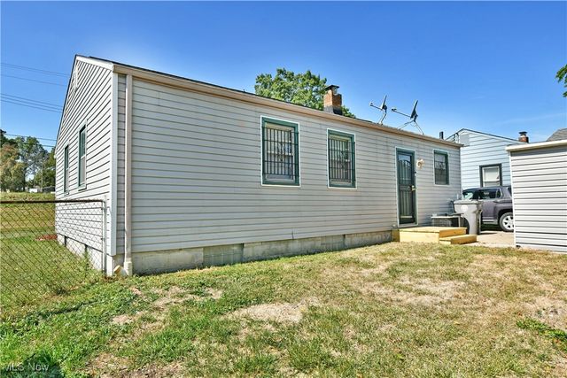 834 Compton Lane, Youngstown, OH 44502