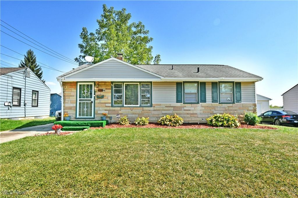 834 Compton Lane, Youngstown, OH 44502