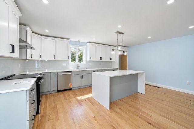 580 Broad St 2A, Bridgewater, MA 02324