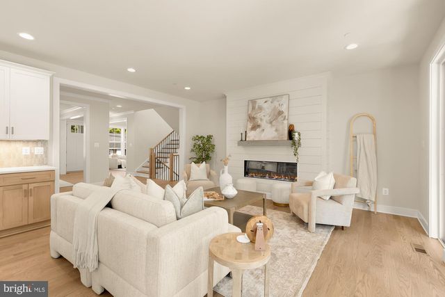9313 LINDEN AVE, Bethesda, MD 20814