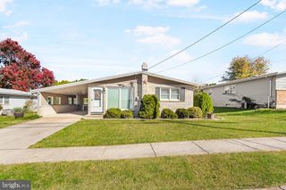 39 BIESECKER RD, York, PA 17408