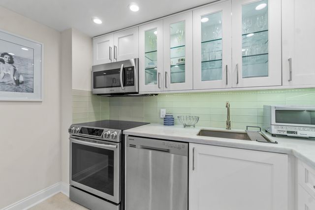 2780 S Ocean Boulevard 406, Palm Beach, FL 33480