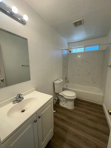 4620 34th St, Sacramento, CA 95820
