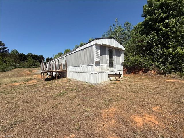 2738 Old Mountain Road, Trinity, NC 27370