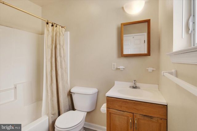 2008 W UNION ST, Chester, PA 19013