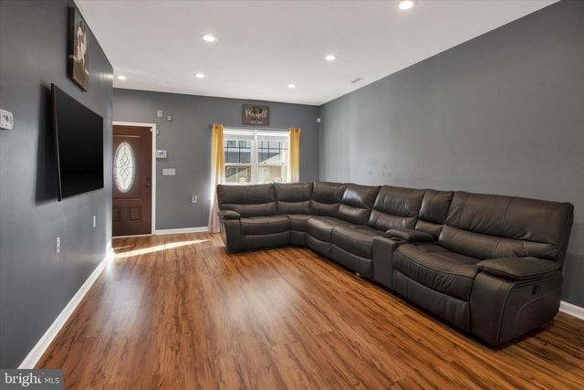 2008 W UNION ST, Chester, PA 19013