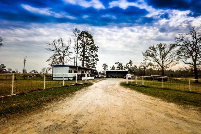 261 COUNTY ROAD 112, Carthage, TX 75633