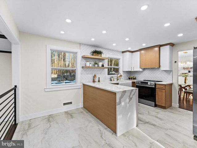 7 CHARTER OAK RD, Clementon, NJ 08021