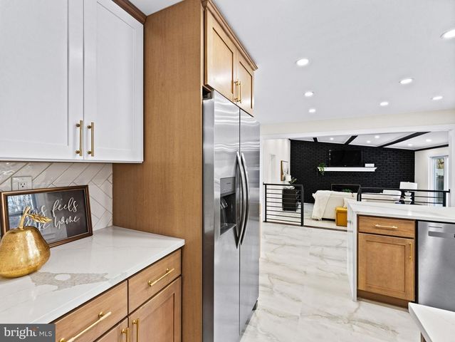 7 CHARTER OAK RD, Clementon, NJ 08021