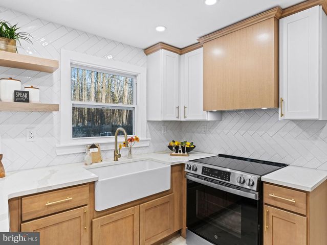 7 CHARTER OAK RD, Clementon, NJ 08021