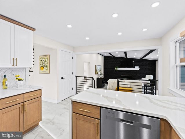 7 CHARTER OAK RD, Clementon, NJ 08021