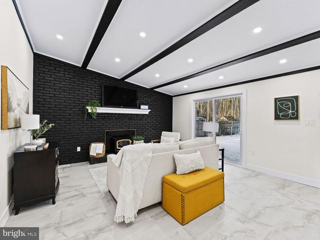 7 CHARTER OAK RD, Clementon, NJ 08021