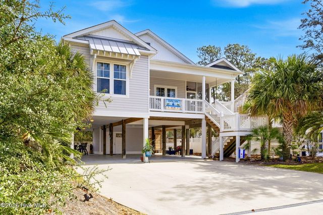 214 NE 35th Street, Oak Island, NC 28465