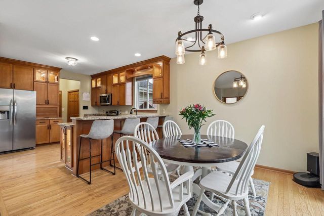 3622 Applewood DRIVE, Waukesha, WI 53189