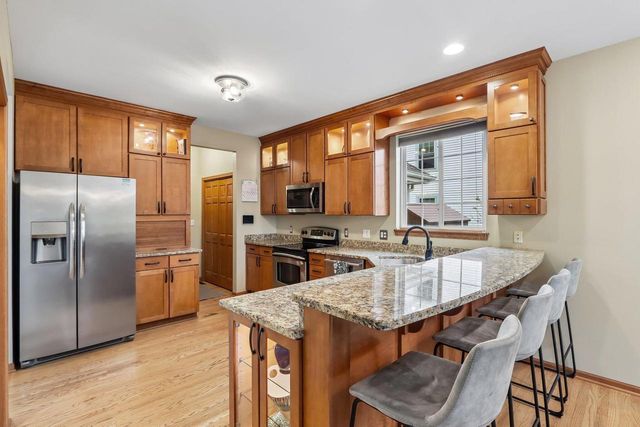 3622 Applewood DRIVE, Waukesha, WI 53189