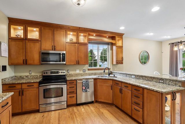 3622 Applewood DRIVE, Waukesha, WI 53189
