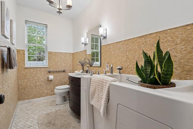 3622 Applewood DRIVE, Waukesha, WI 53189