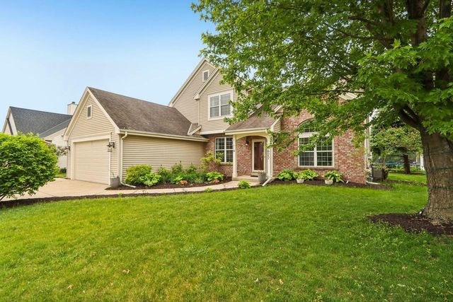 3622 Applewood DRIVE, Waukesha, WI 53189
