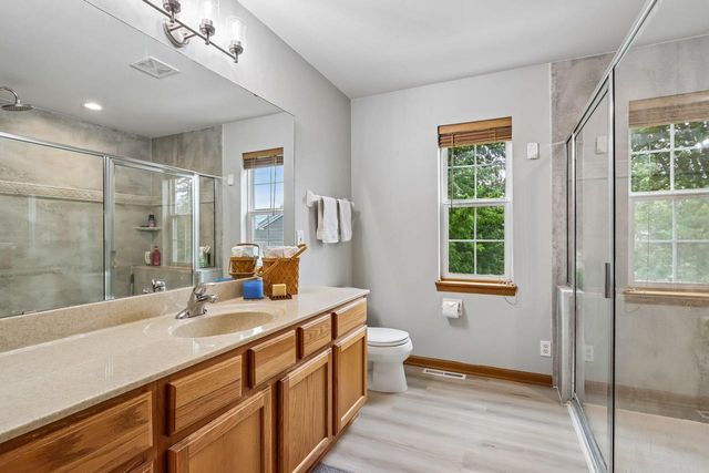 3622 Applewood DRIVE, Waukesha, WI 53189