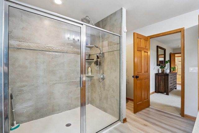 3622 Applewood DRIVE, Waukesha, WI 53189