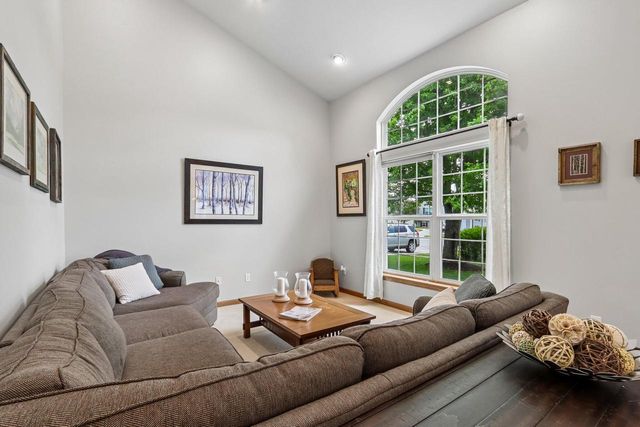 3622 Applewood DRIVE, Waukesha, WI 53189