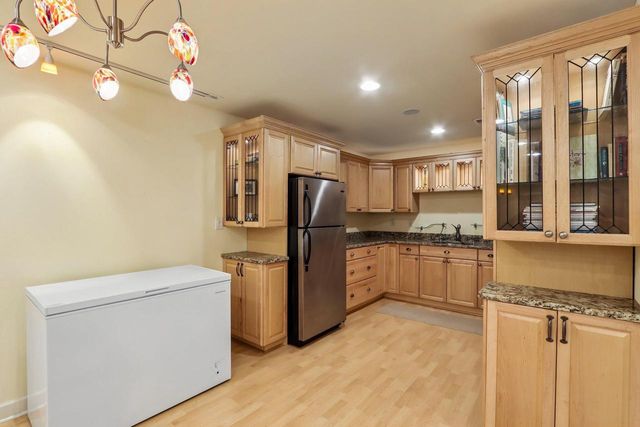 3622 Applewood DRIVE, Waukesha, WI 53189